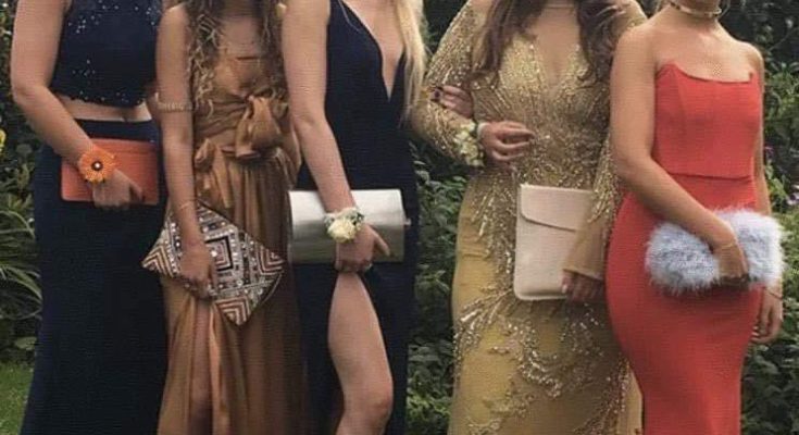 Five girls pose for prom photo – Later it goes viral due to little hidden detail