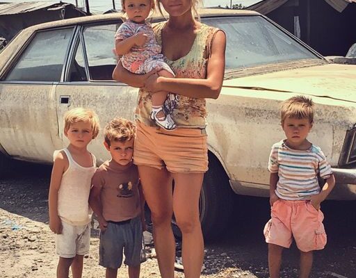 Single Mom of Four Buys Used Car, Owner Tells Her to Look In Trunk When She Gets Home