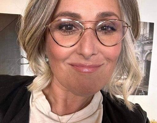 Ricki Lake faced criticism for sharing a photo when she was entirely unclothed