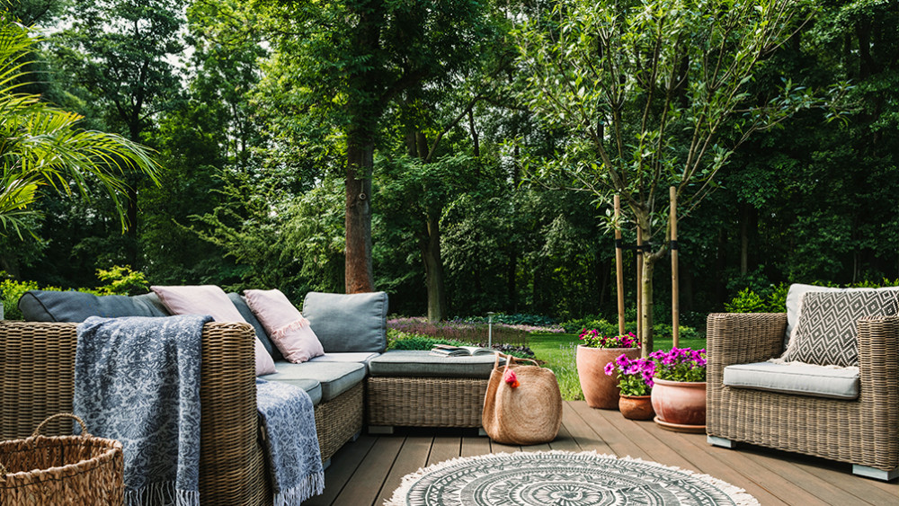 20 Deck And Furniture Ideas For Relaxing Among Trees